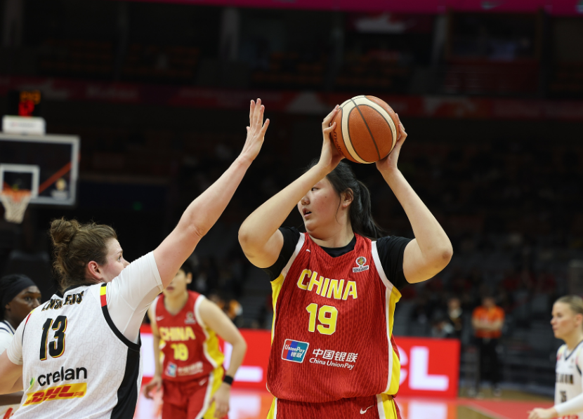 score电竞-中国女篮多惨：最多落后24分吞首败 被轰17-0+全队仅一人上双