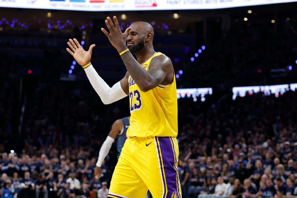 score电竞-谁哨子最少?雷迪克说詹姆斯 追梦反驳是库里 数据证谁待遇更糟